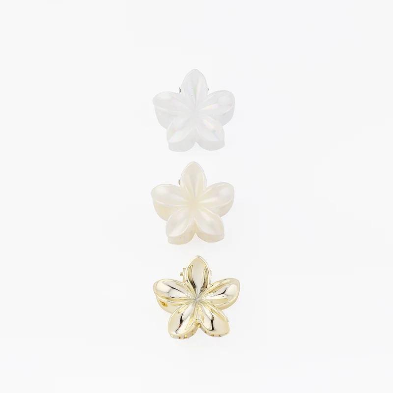 Set de 3 pinces cheveux fleurs blanc perle et dorée