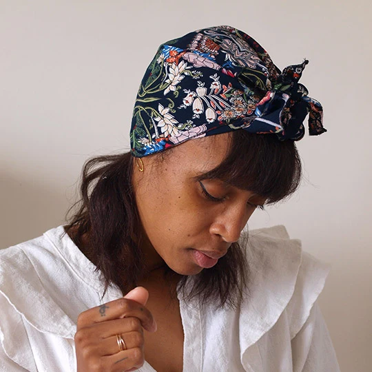 Foulard « Paulette fleurie en bleu »