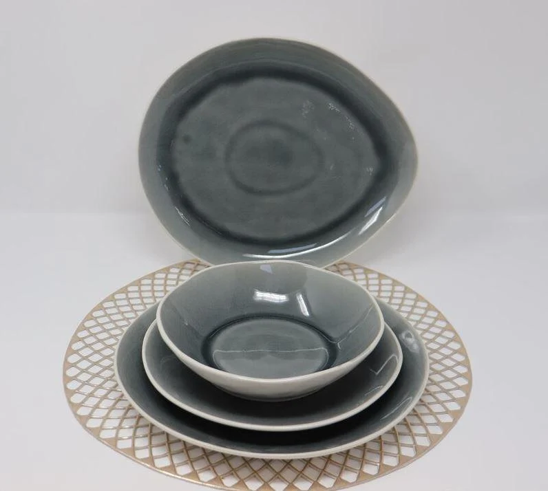 BRICARD TARBES Service de table 19 pièces 6 personnes gris