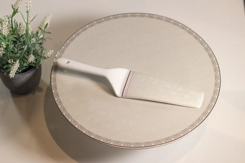 KARACA ROMEO Présentoir à gateaux avec spatule en porcelaine