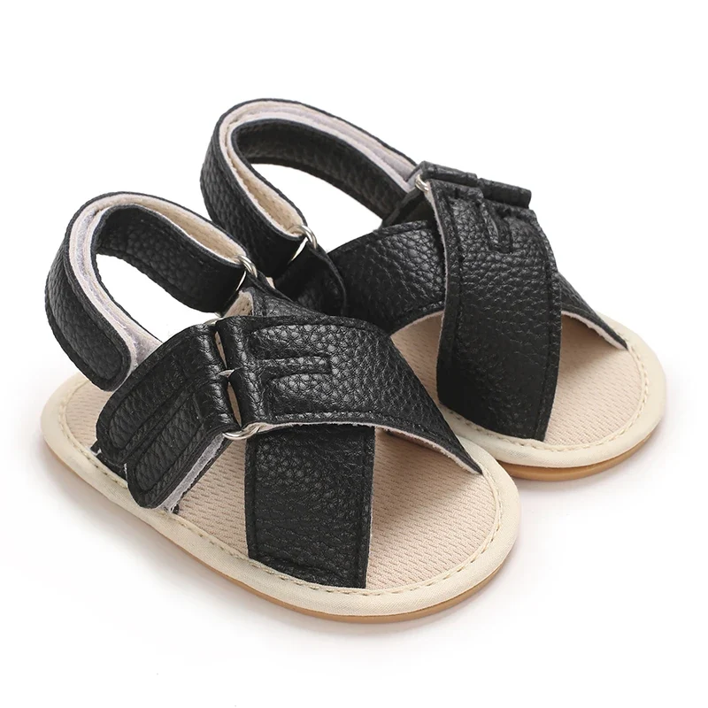 Sandálias infantis de verão estilo britânico, respiráveis, para meninos, sapatos casuais para atividades ao ar livre, com solado de borracha macia antiderrapante, ideais para bebês que estão aprendendo a andar.