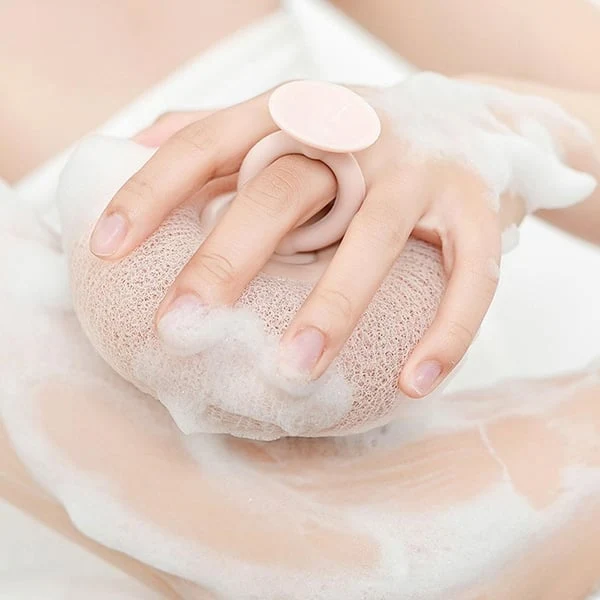 Peeling-Duschbürste mit ultraweichen Borsten | Massage-Noppen & Fingerschlaufe | Mit Saugnapf zum Aufhängen |