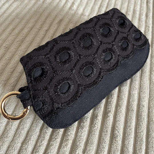 Agustine "Broderie noire"