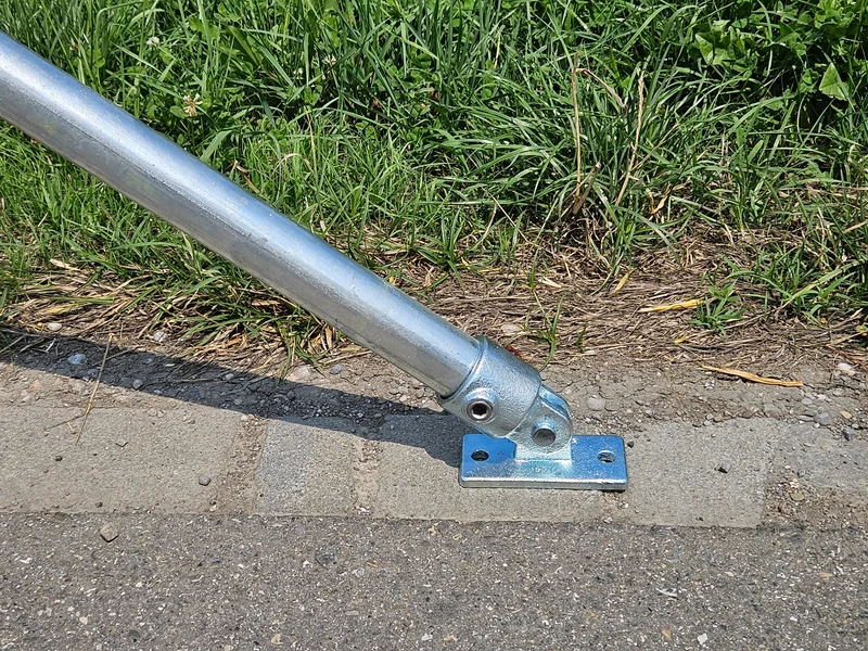 Streben mit Gelenkfussplatte